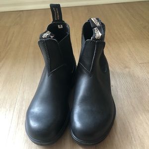BRAND NEW BLUNDSTONE Chelsea Boots